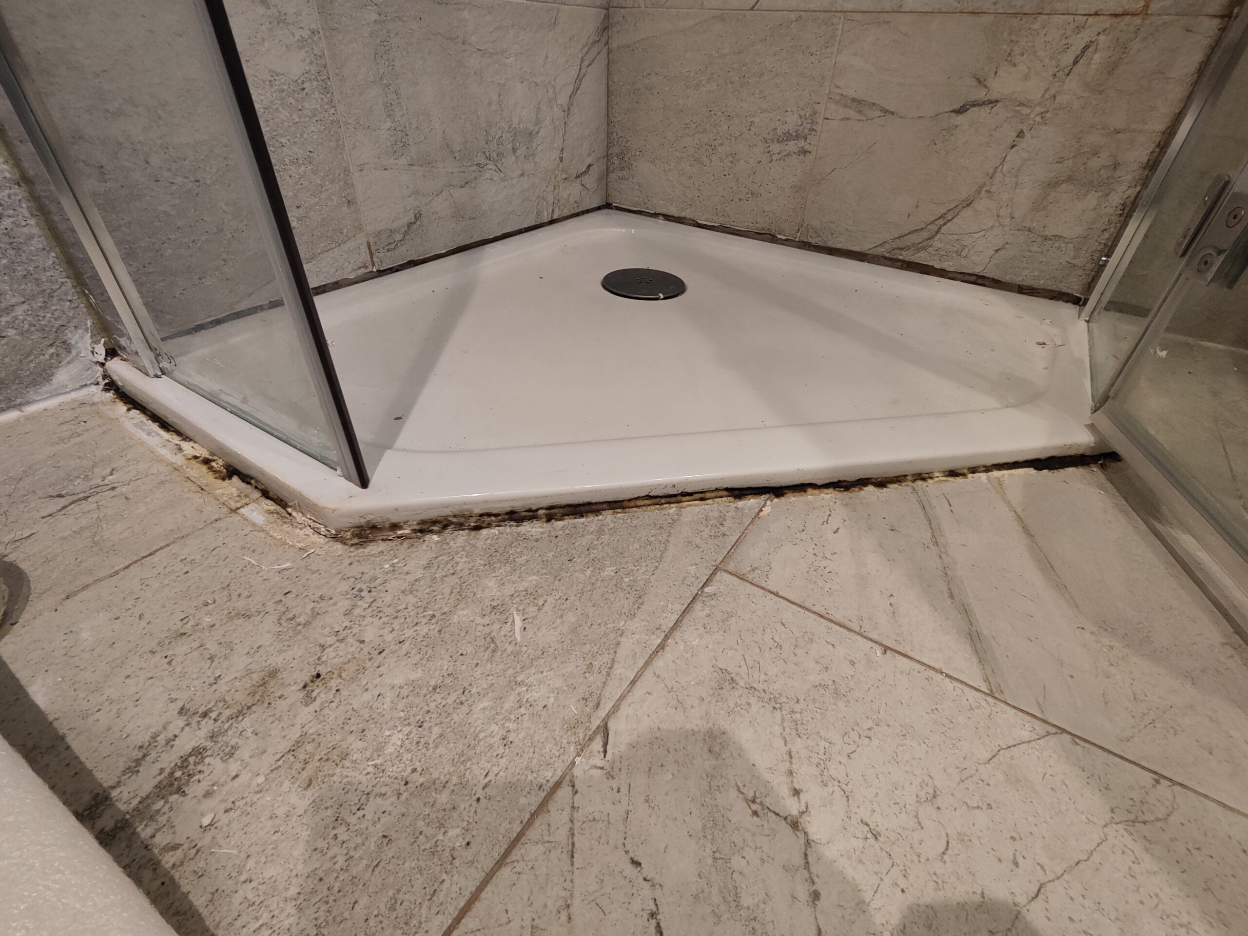 Cracked shower sealing silicone needs change